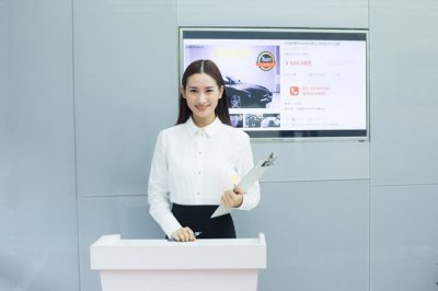 女人的包包和衣服搭配要讲究，一起来看看吧！