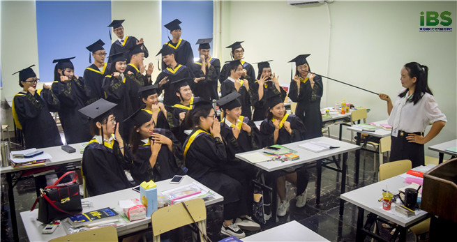  佛山英语教师资格证培训 成为小学教师应该具备什么条件？