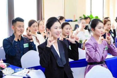如何将你的形象作为职场的武器，礼仪培训师课程改变你的形象