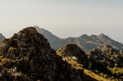 如何成为一名服装设计师？